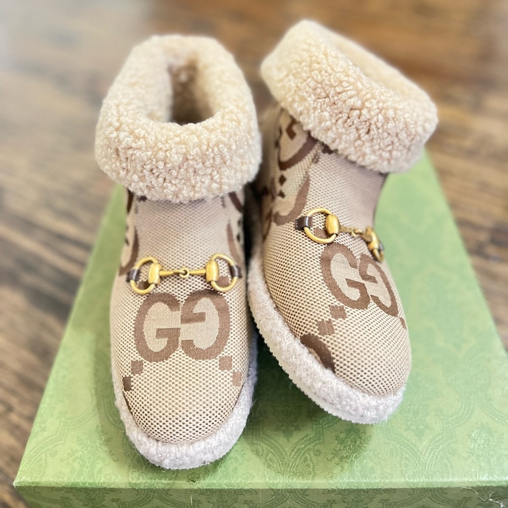 GUCCI Fria GG jumbo logo horsebit shearling lined boots size 38